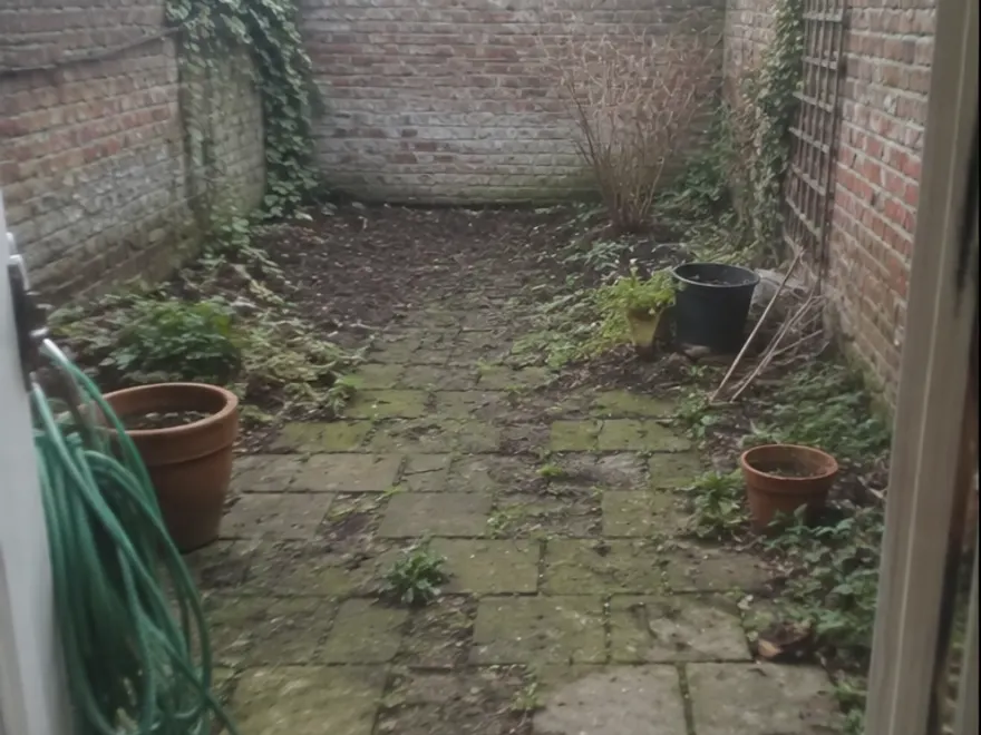 Small courtyard design before AI landscape design concept